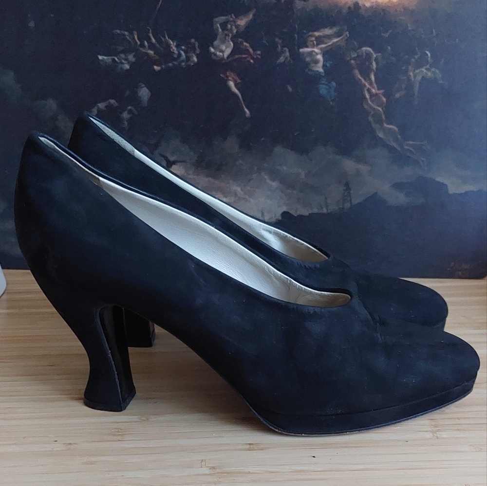 Black Minimalist Heels with Comfortable Walking Heel
